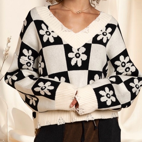 POL Daisy Pearl Knit Sweater - Picture 7 of 8